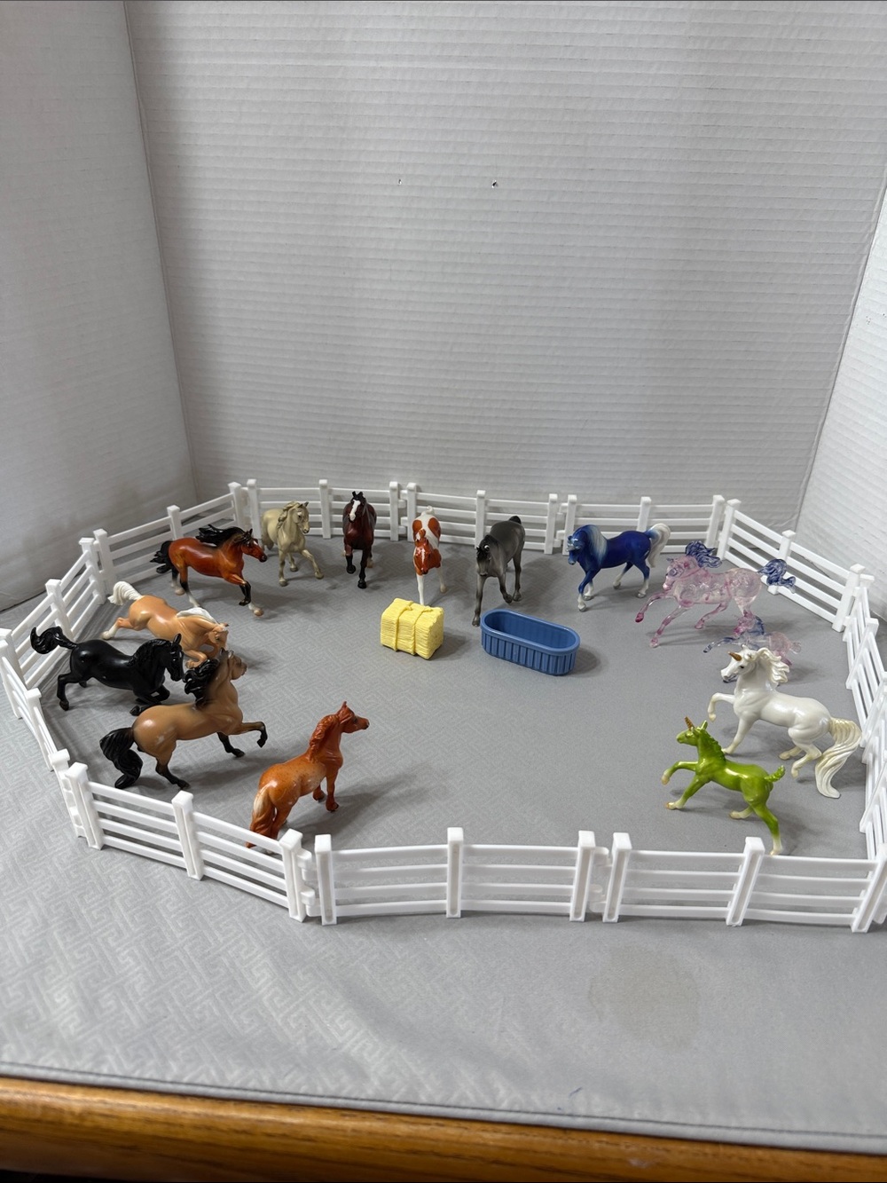 14 Assorted Multicolor Breyer Horses and Unicorns Kids Toy Playset Fence/Stable